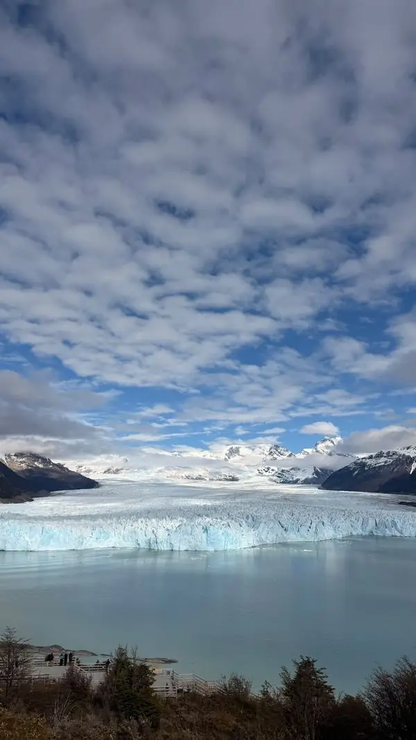 Uitzicht over de Perito Moreno-gletsjer en het meer
